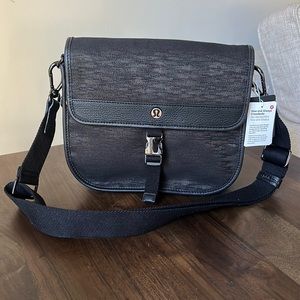 NEW Lululemon Black Now and Always Crossbody w Detachable Strap